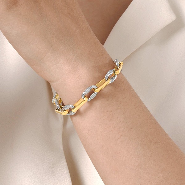 《 QBOX 》FASHION 飾品【GBR-2423】 精緻個性金色壓花線條橢圓環扣鈦鋼手鍊/手環-細節圖9