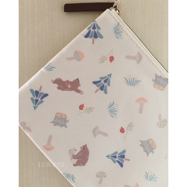 【文具室務】日本 Yama Life 森林熊 三層半透明收納袋 文具收納 化妝包 文具包 小物收納-細節圖2