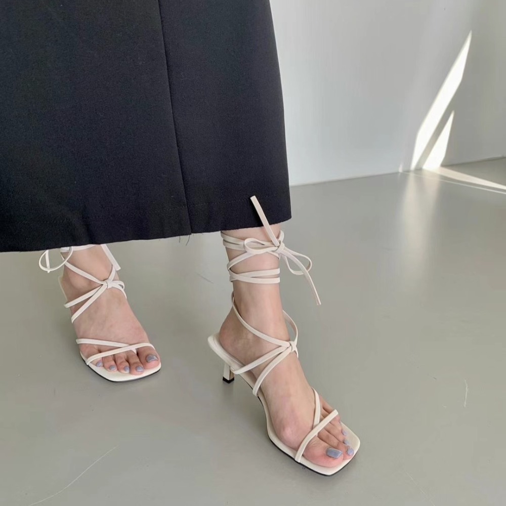 C015 渡假必備 ｜正韓韓國代購｜綁帶 涼鞋 跟鞋 羅馬涼鞋｜OIOI KOREA｜東大門空運｜高跟涼鞋 細跟女鞋-細節圖3
