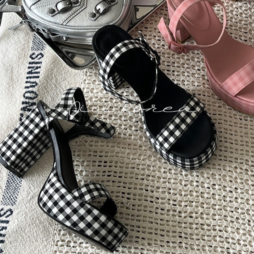 C006 辣妹必備｜正韓韓國代購｜ 防水台 高跟涼鞋 粗跟 格紋 一字帶 方跟 高跟涼鞋OIOI KOREA｜東大門空運-細節圖2