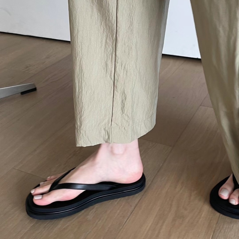 C003 小厚底｜正韓韓國代購｜ 平底夾腳 拖鞋 人字拖鞋｜OIOI KOREA｜東大門空運｜軟底 配色 銀色拖鞋-細節圖5