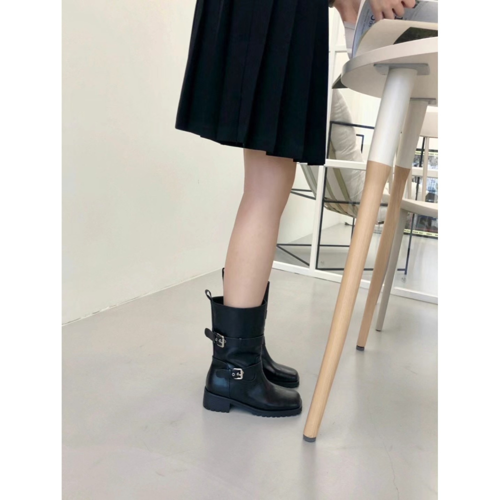 C145 好看銀扣🔥🔥 ｜正韓韓國代購｜雙帶 寬筒 短靴 中筒靴 中靴 小厚底｜東大門空運｜機車靴-細節圖8