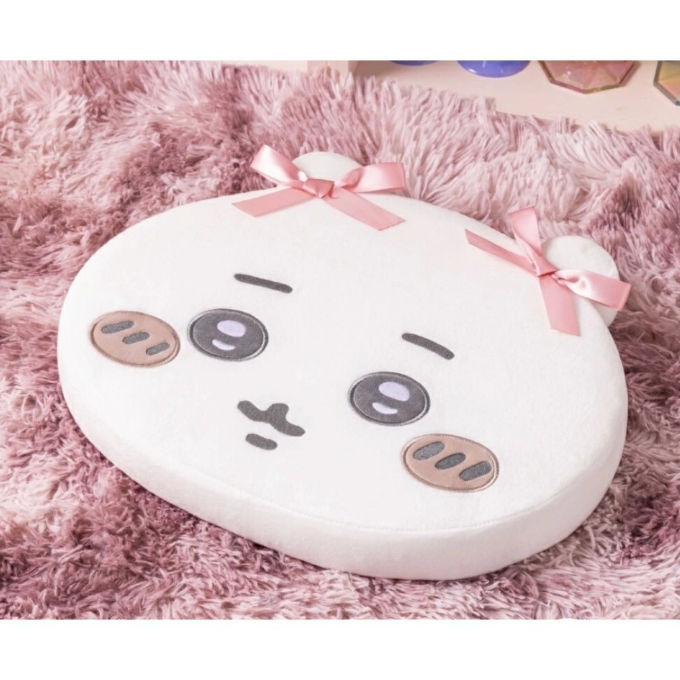正版 日本帶回  Chiikawa 吉伊卡哇 蝴蝶結 可愛 圓臉 慢回彈 坐墊 吉伊蝴蝶結靠墊 景品 PARADE-細節圖2