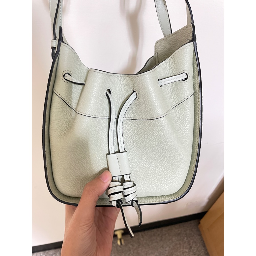 LOEWE Hammock mini吊床包-細節圖2