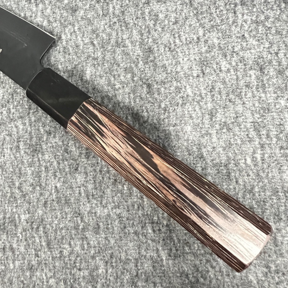 台中菜刀王 堺孝行 黑影 VG10 鎚目 鐵氟龍塗層 筋引 240mm 雞翅木握把～-細節圖4