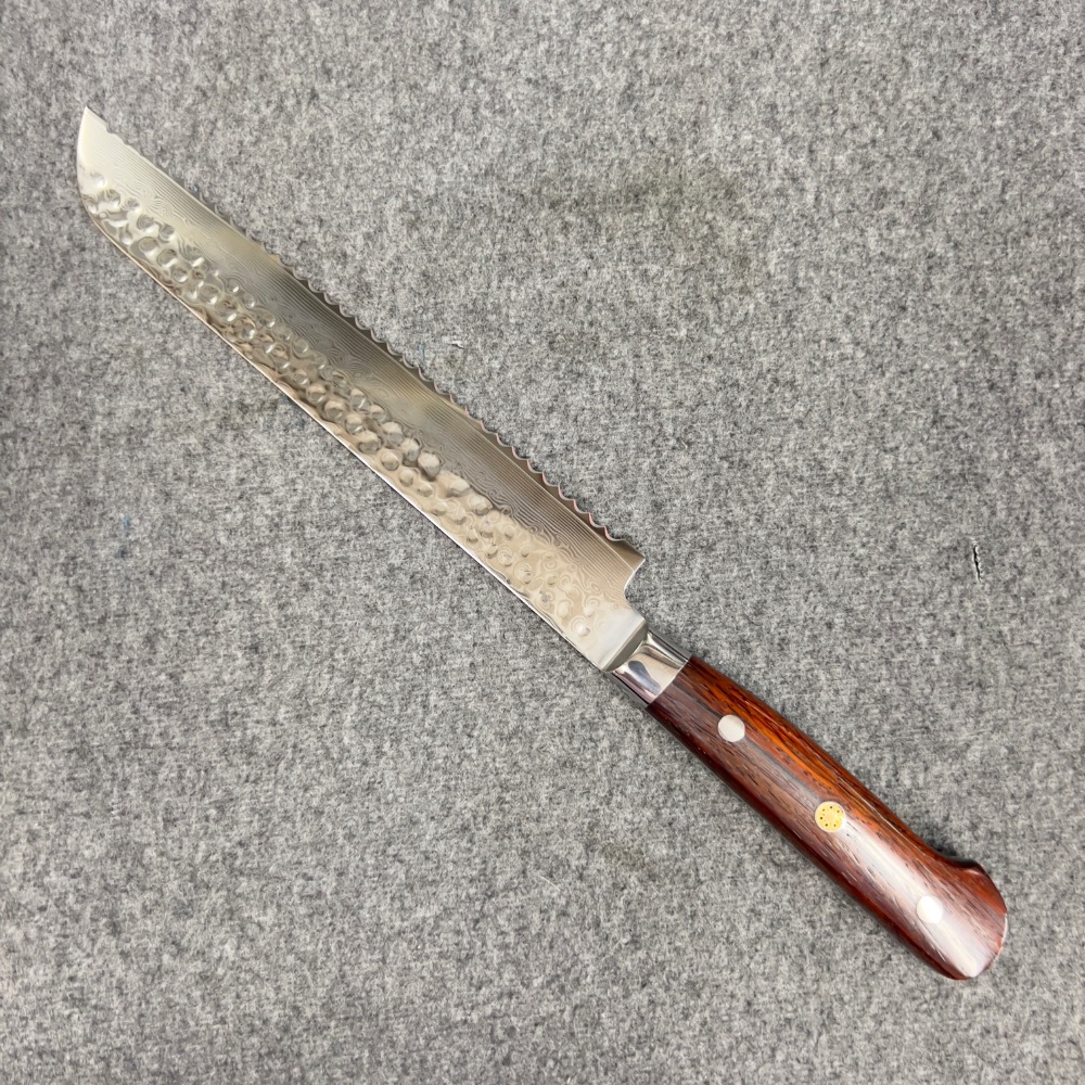 台中菜刀王  67層大馬士革 鎚紋V10 麵包刀 21cm-細節圖2