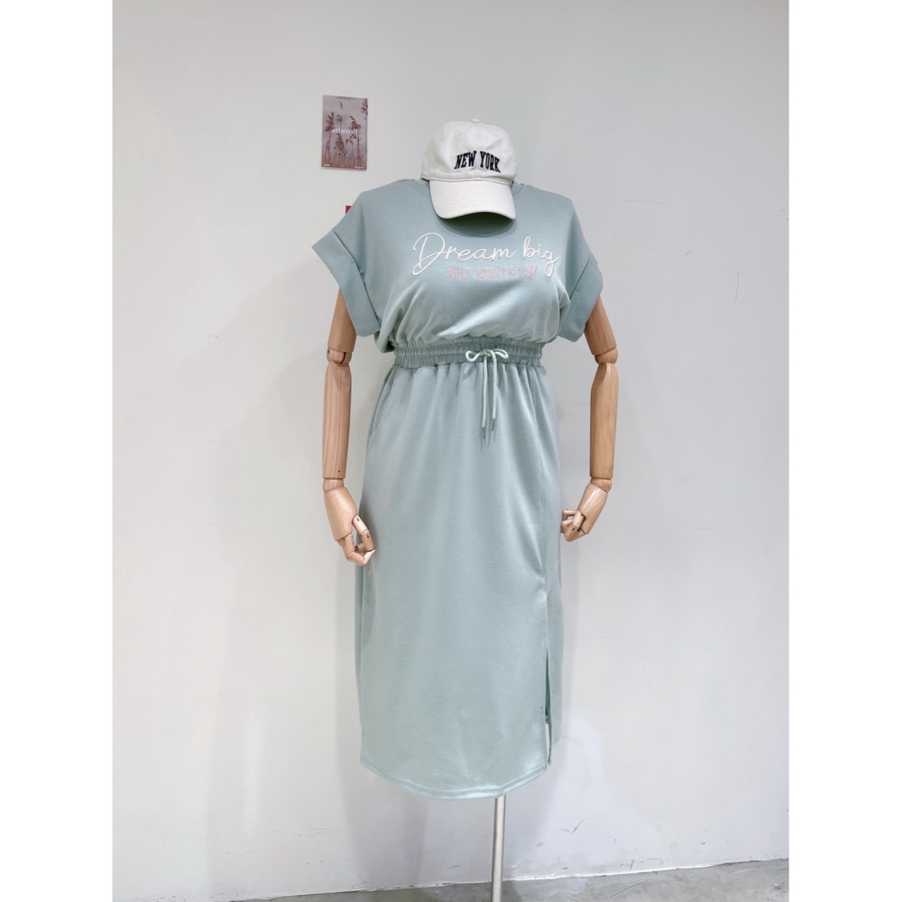 ❏ T&H 玩翻衣櫃 ❏ 休閒刺繡空氣縮腰長洋 中大碼 寬鬆 MM 0416-細節圖8