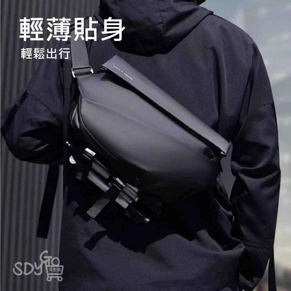 【台灣現貨 快速發貨】磁吸扣防水機能包 送伸縮鋼絲鑰匙扣 磁扣 包包 斜背包 手拿包 郵差包 大容量 防水包 相機包-細節圖2