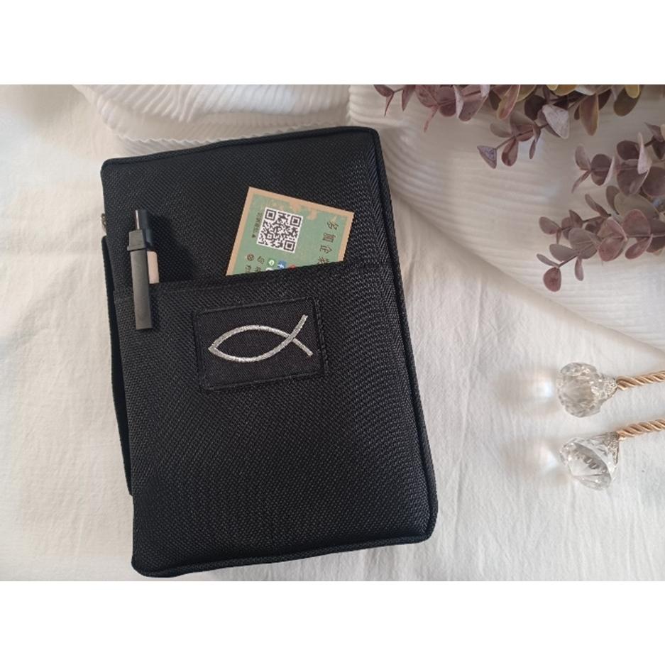 聖經書套 Bible / 16K / 尺寸齊全 / 防水材質 / 外部附口袋 / 拉鍊式 / 側面附 ＂手提帶＂方便攜帶-細節圖2