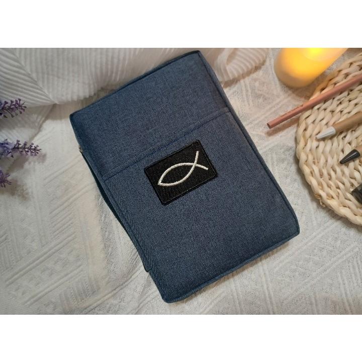 Bible 聖經書套 / 尺寸25K (22 x 15.5 x 4.5公分) / 防水材質 / 外部附口袋 / 拉鍊式-細節圖2