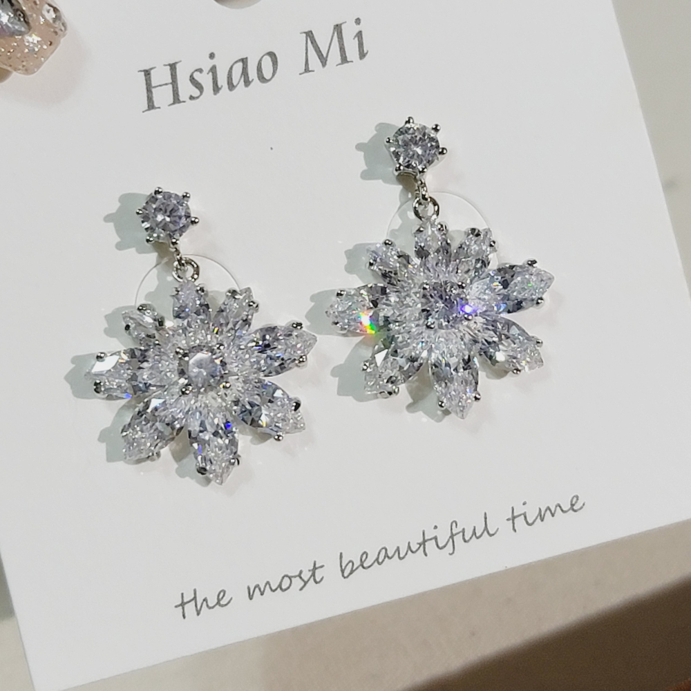 《惟美wei mei》A012閃亮耀眼微鑲鋯石花垂墜耳環 台灣現貨-細節圖4