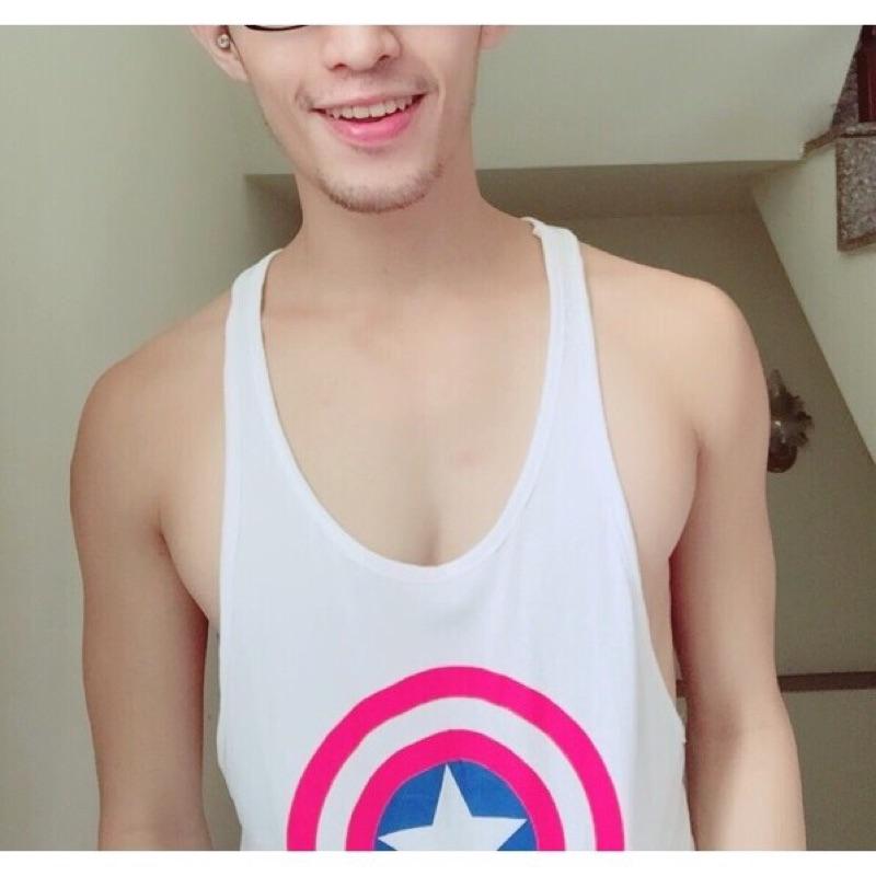 健身背心【細肩帶款】(盾牌) 男生 低胸 肌肉 慢跑 跑步 運動 寬鬆 健美 體操 瑜珈 鐵人 歐美 挖背背心側露-細節圖3