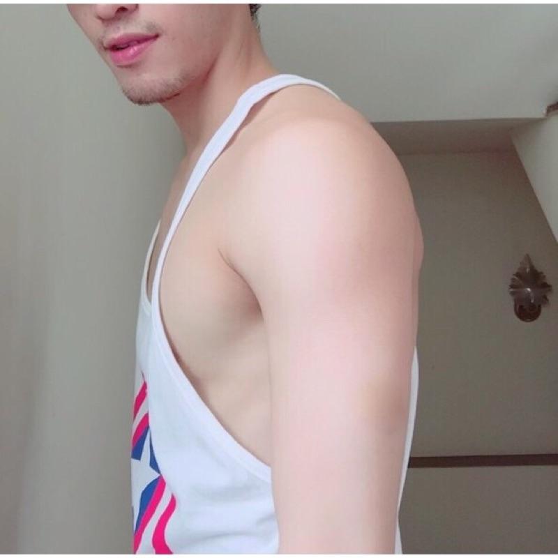 健身背心【細肩帶款】(盾牌) 男生 低胸 肌肉 慢跑 跑步 運動 寬鬆 健美 體操 瑜珈 鐵人 歐美 挖背背心側露-細節圖4