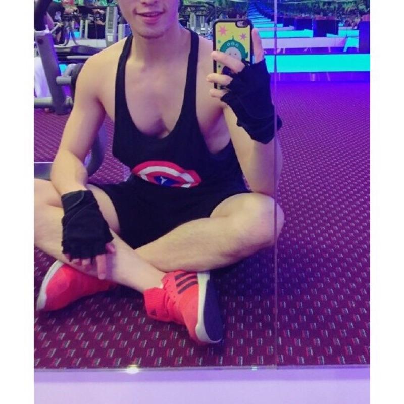 健身背心【細肩帶款】(盾牌) 男生 低胸 肌肉 慢跑 跑步 運動 寬鬆 健美 體操 瑜珈 鐵人 歐美 挖背背心側露-細節圖6