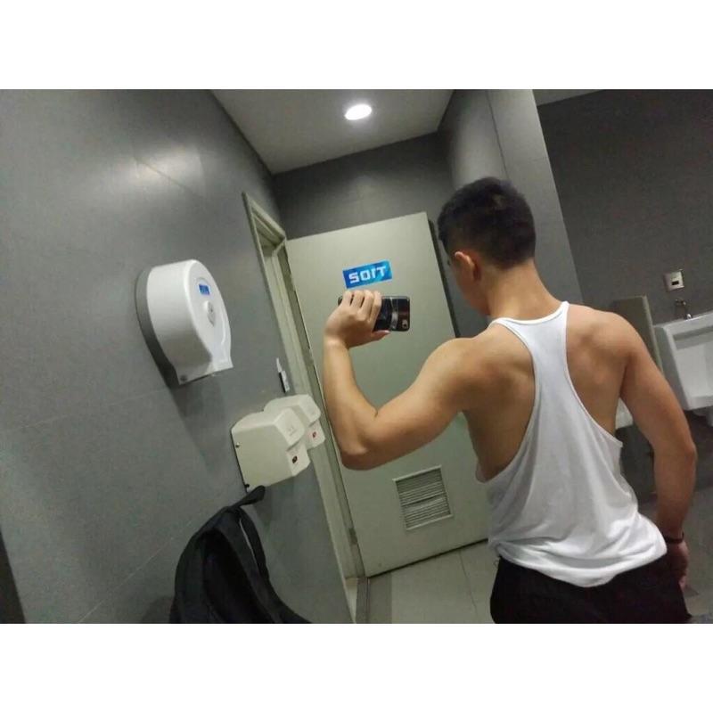 健身背心【細肩帶款】(盾牌) 男生 低胸 肌肉 慢跑 跑步 運動 寬鬆 健美 體操 瑜珈 鐵人 歐美 挖背背心側露-細節圖8