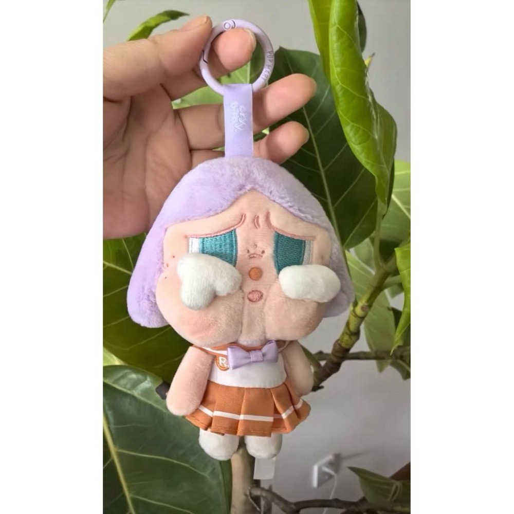 ［現貨 官方正品］POP MART 泡泡瑪特 CRYBABY 落日歌會 毛絨掛件 哭娃 鑰匙圈 包包吊飾 娃娃 背包吊飾-細節圖7