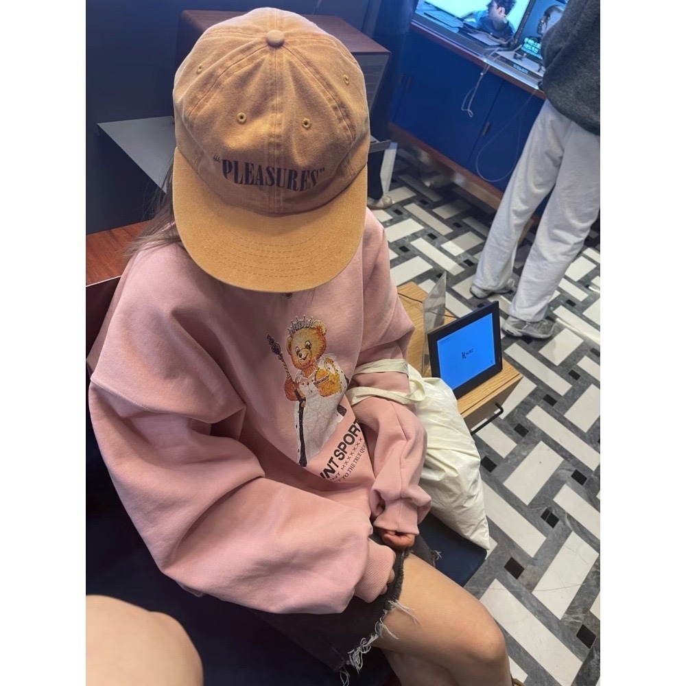 正韓 熊熊女王內刷毛大學T 現貨黑-細節圖2