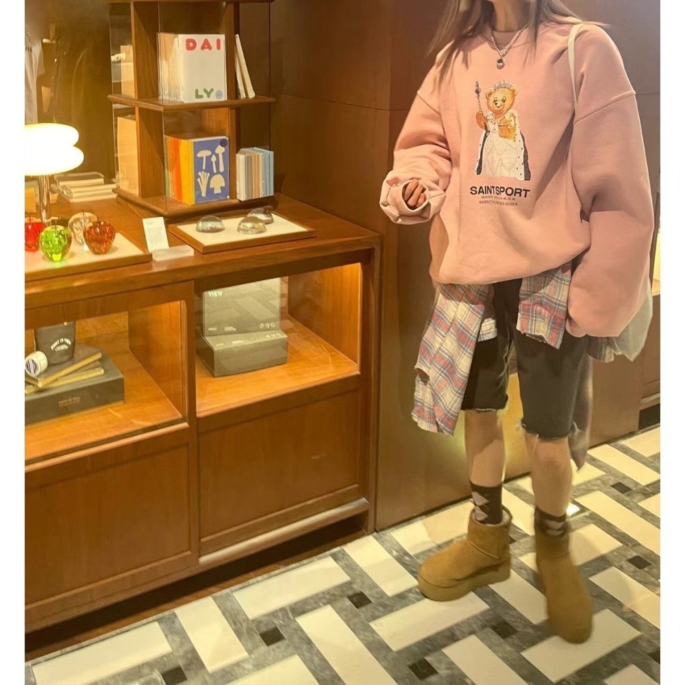 正韓 熊熊女王內刷毛大學T 現貨黑-細節圖4