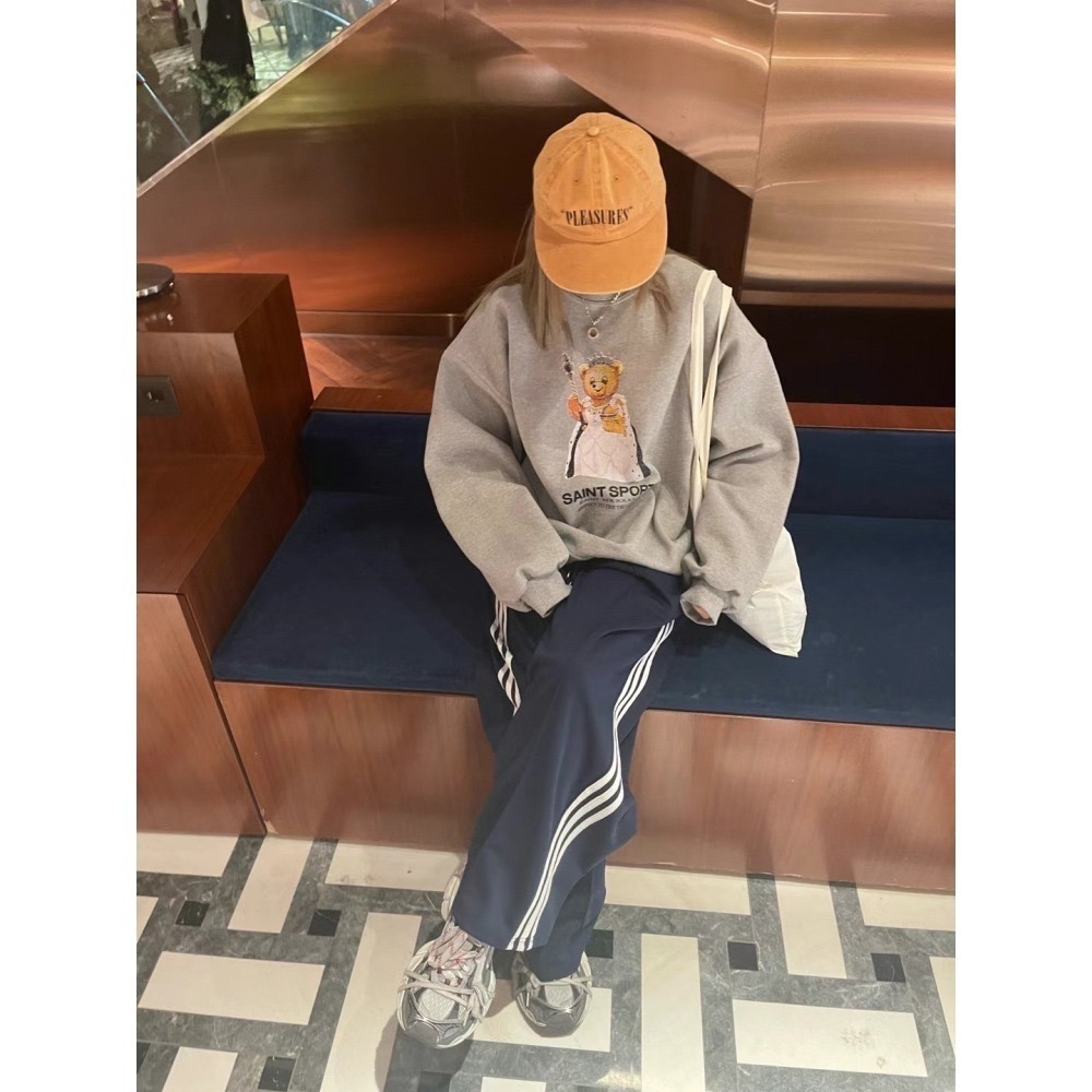 正韓 熊熊女王內刷毛大學T 現貨黑-細節圖5