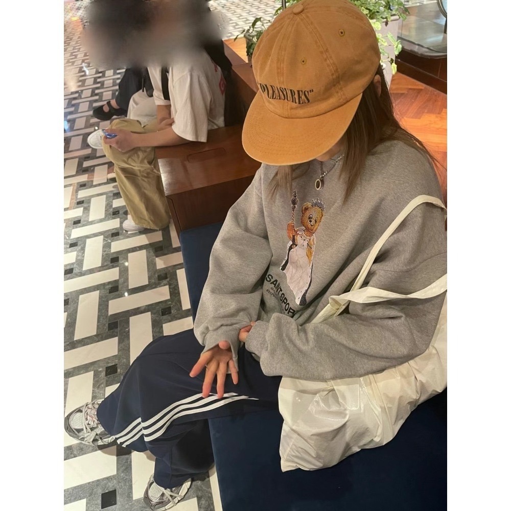 正韓 熊熊女王內刷毛大學T 現貨黑-細節圖8