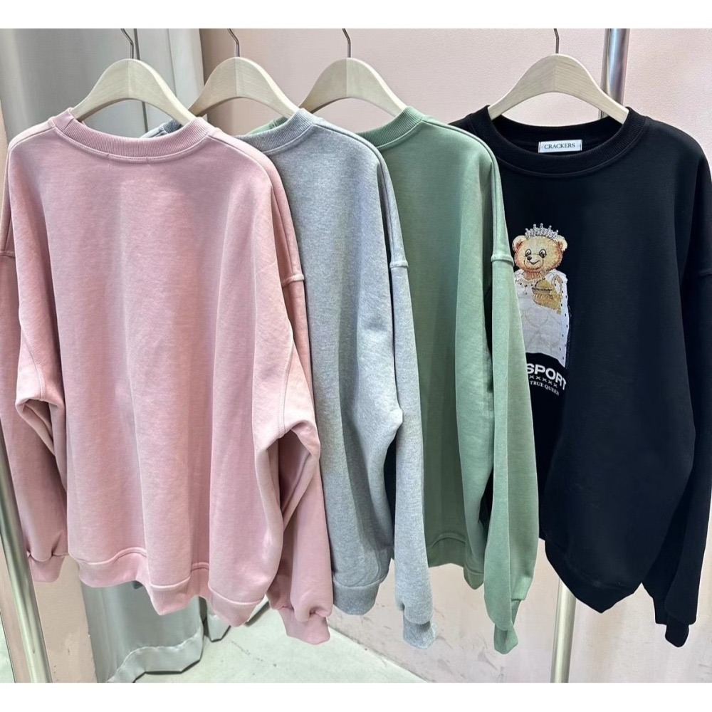 正韓 熊熊女王內刷毛大學T 現貨黑-細節圖10