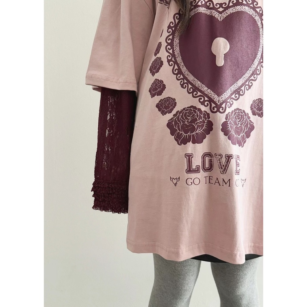 正韓 愛心鎖假兩件拼接蕾絲袖上衣 現貨粉/藍-細節圖7