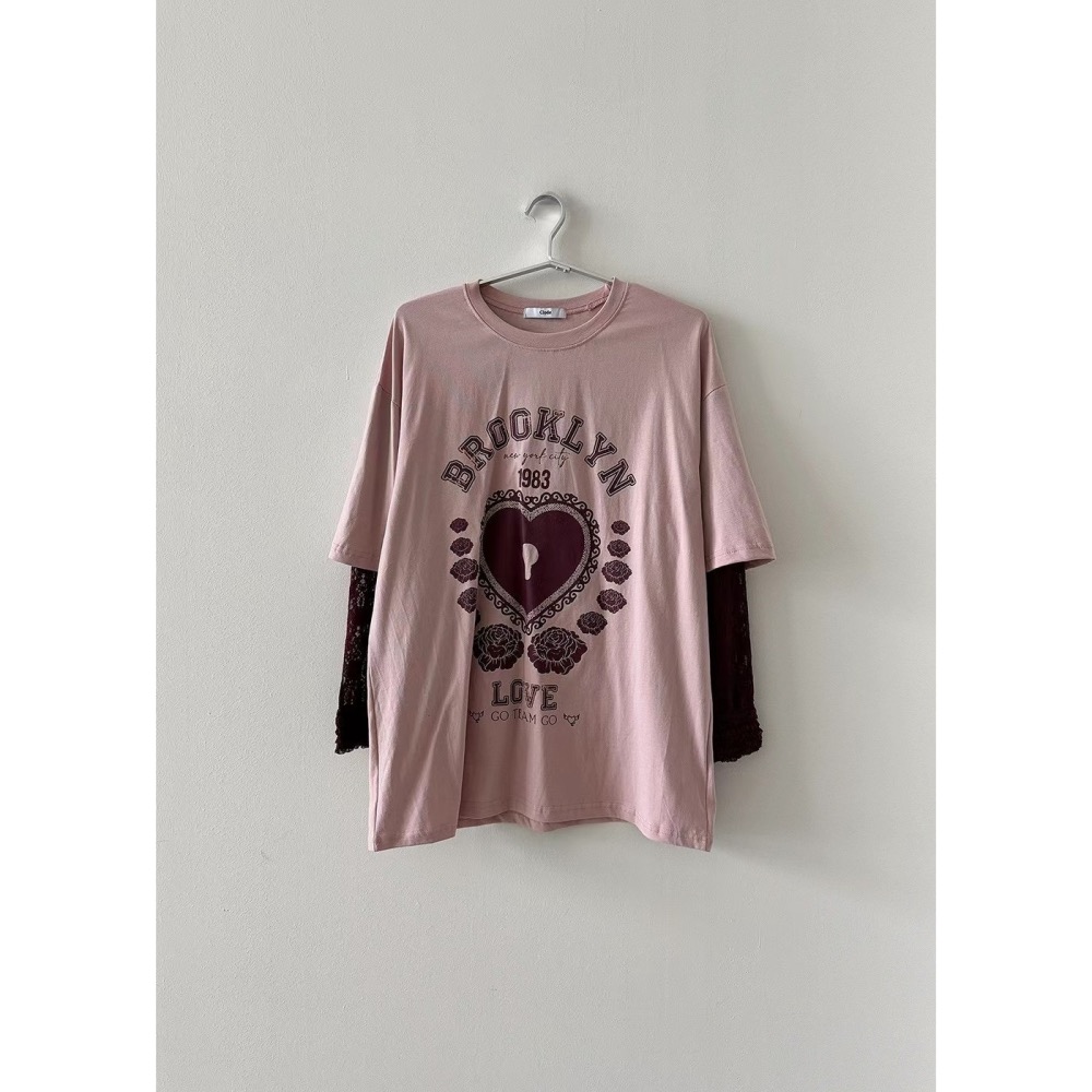 正韓 愛心鎖假兩件拼接蕾絲袖上衣 現貨粉/藍-細節圖9