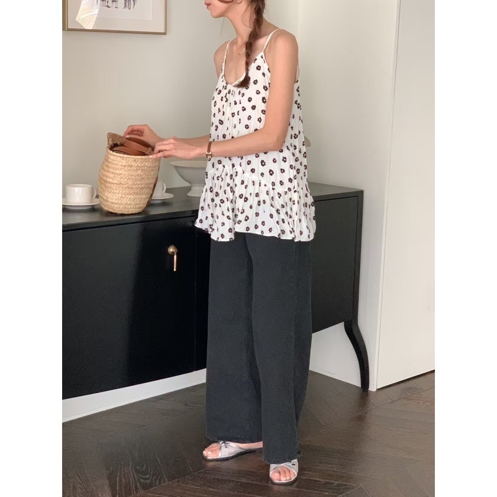 正韓 碎花皺褶輕薄細肩帶背心上衣三色 現貨黑/藍-細節圖5