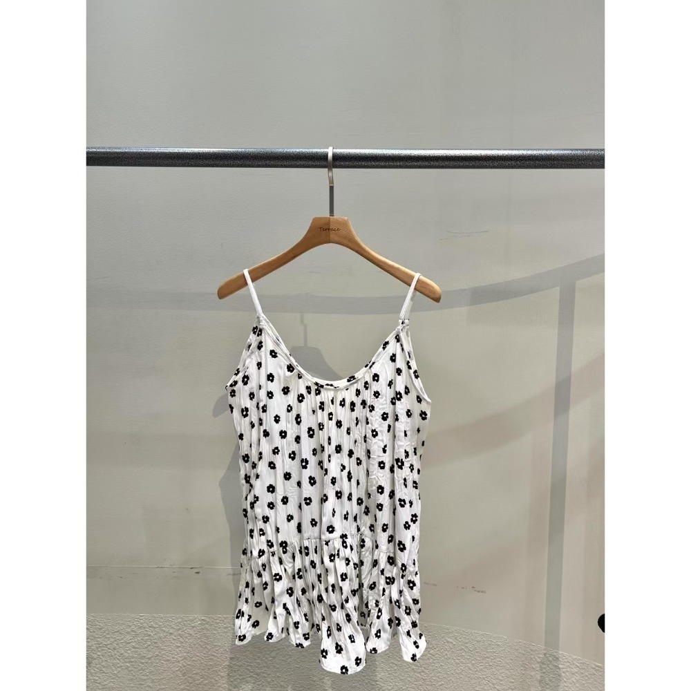 正韓 碎花皺褶輕薄細肩帶背心上衣三色 現貨黑/藍-規格圖11