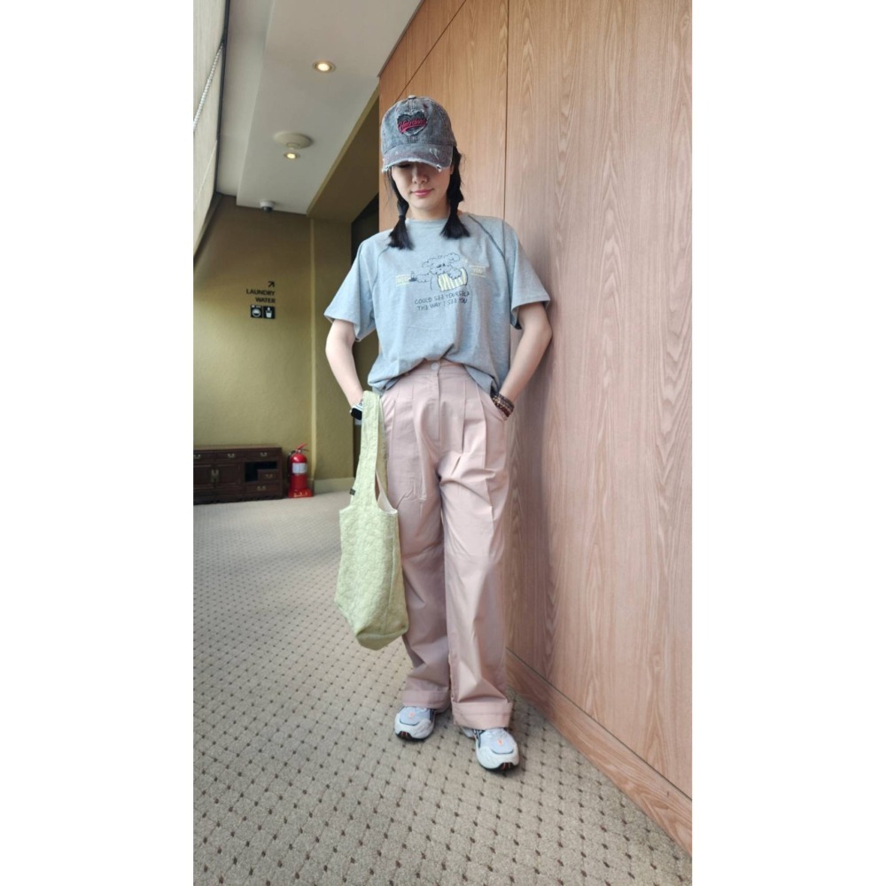 正韓 可愛小標籤休閒西褲三色 米白/粉現貨-細節圖4