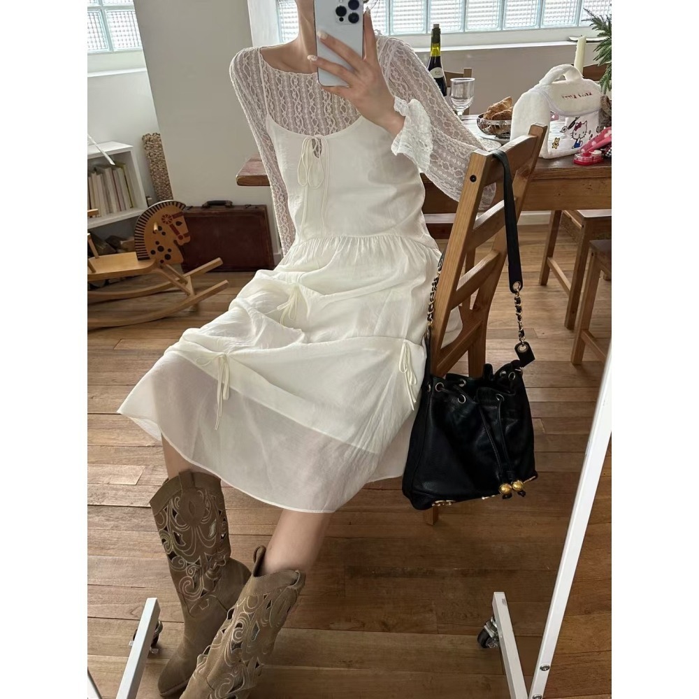 正韓 細肩帶蝴蝶結不規則裙襬設計背心洋裝三色 現貨白色-細節圖2