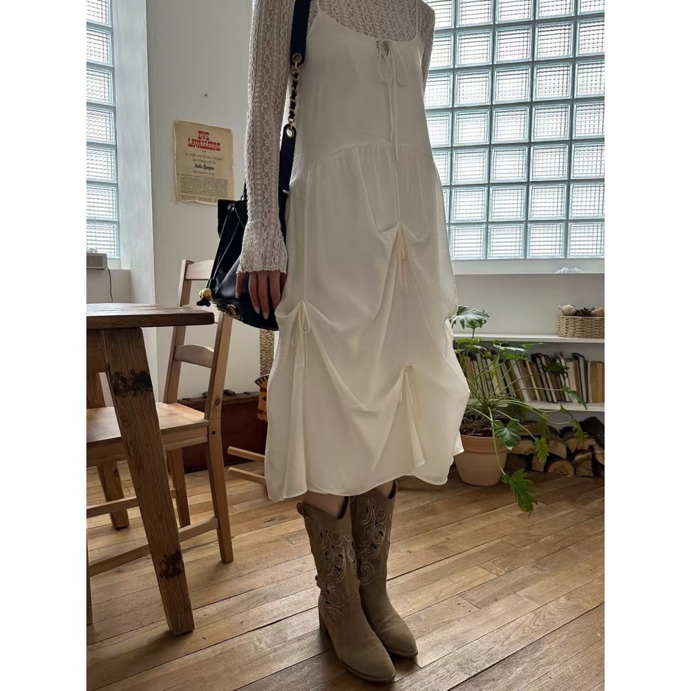 正韓 細肩帶蝴蝶結不規則裙襬設計背心洋裝三色 現貨白色-細節圖3