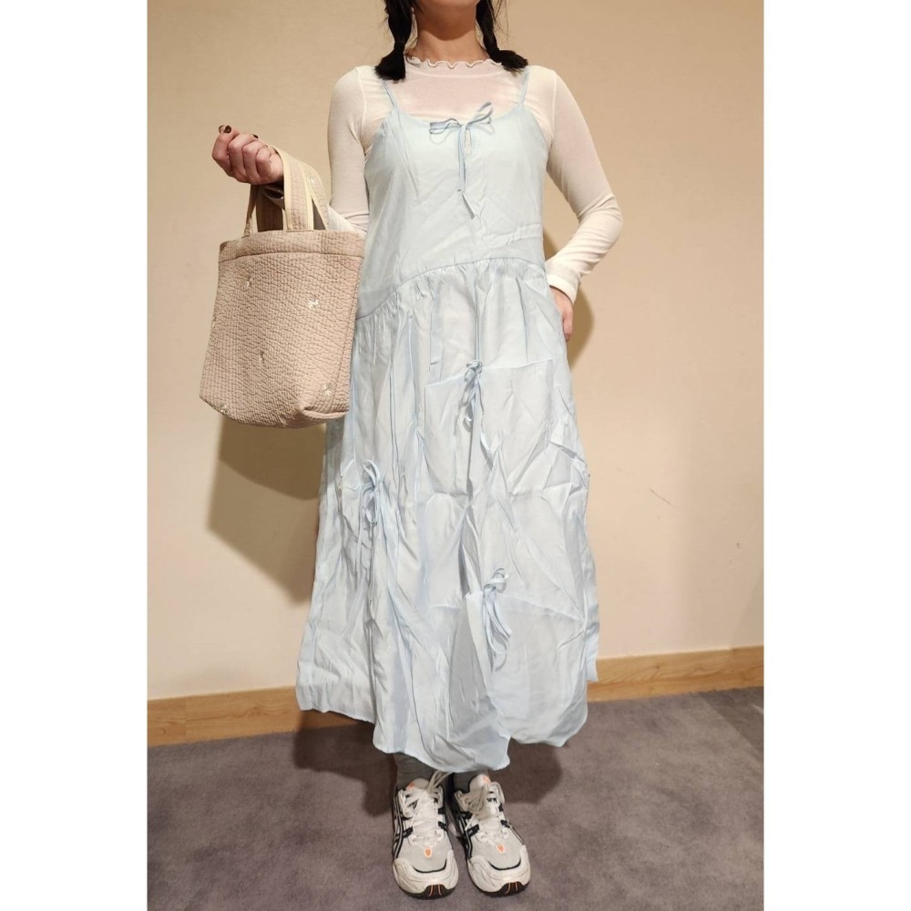 正韓 細肩帶蝴蝶結不規則裙襬設計背心洋裝三色 現貨白色-細節圖7