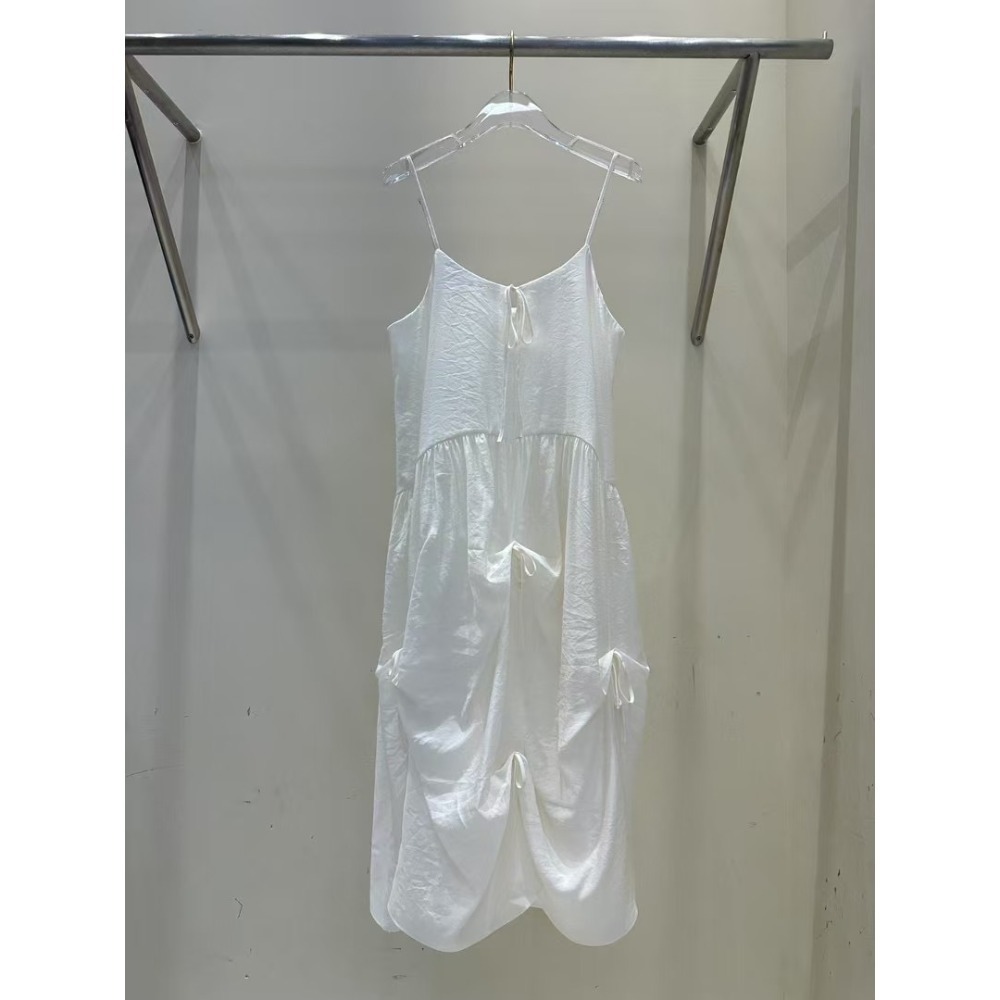 正韓 細肩帶蝴蝶結不規則裙襬設計背心洋裝三色 現貨白色-規格圖10