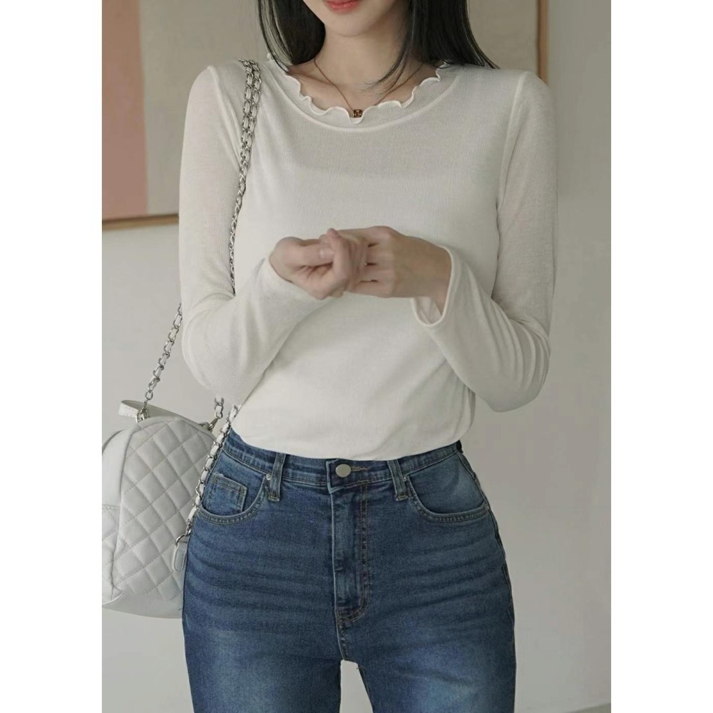 正韓 木耳邊細坑條彈性上衣三色 現貨白-細節圖2