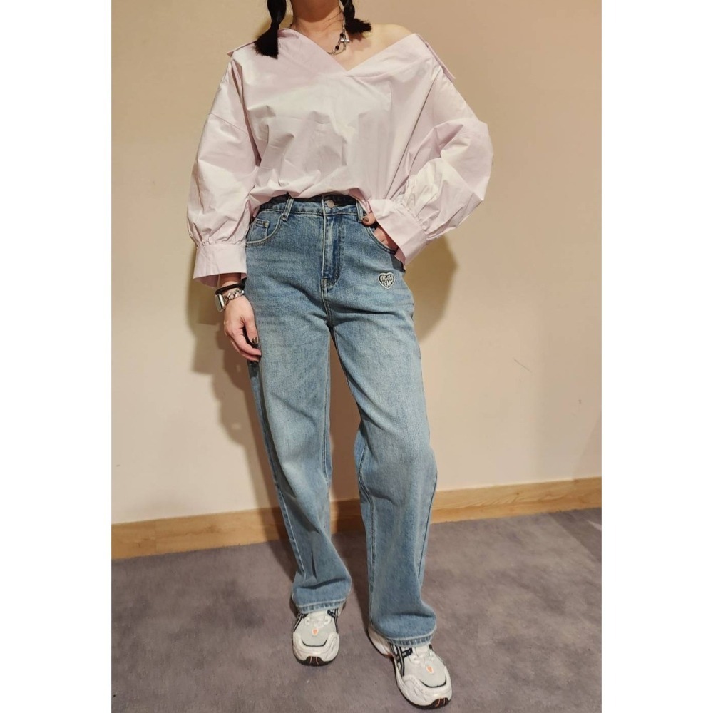 正韓 愛心刺繡直筒牛仔褲 M現貨-細節圖4