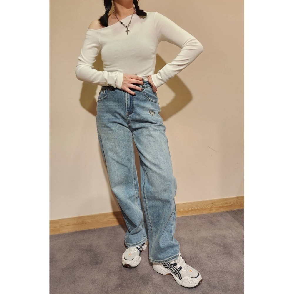 正韓 愛心刺繡直筒牛仔褲 M現貨-細節圖5