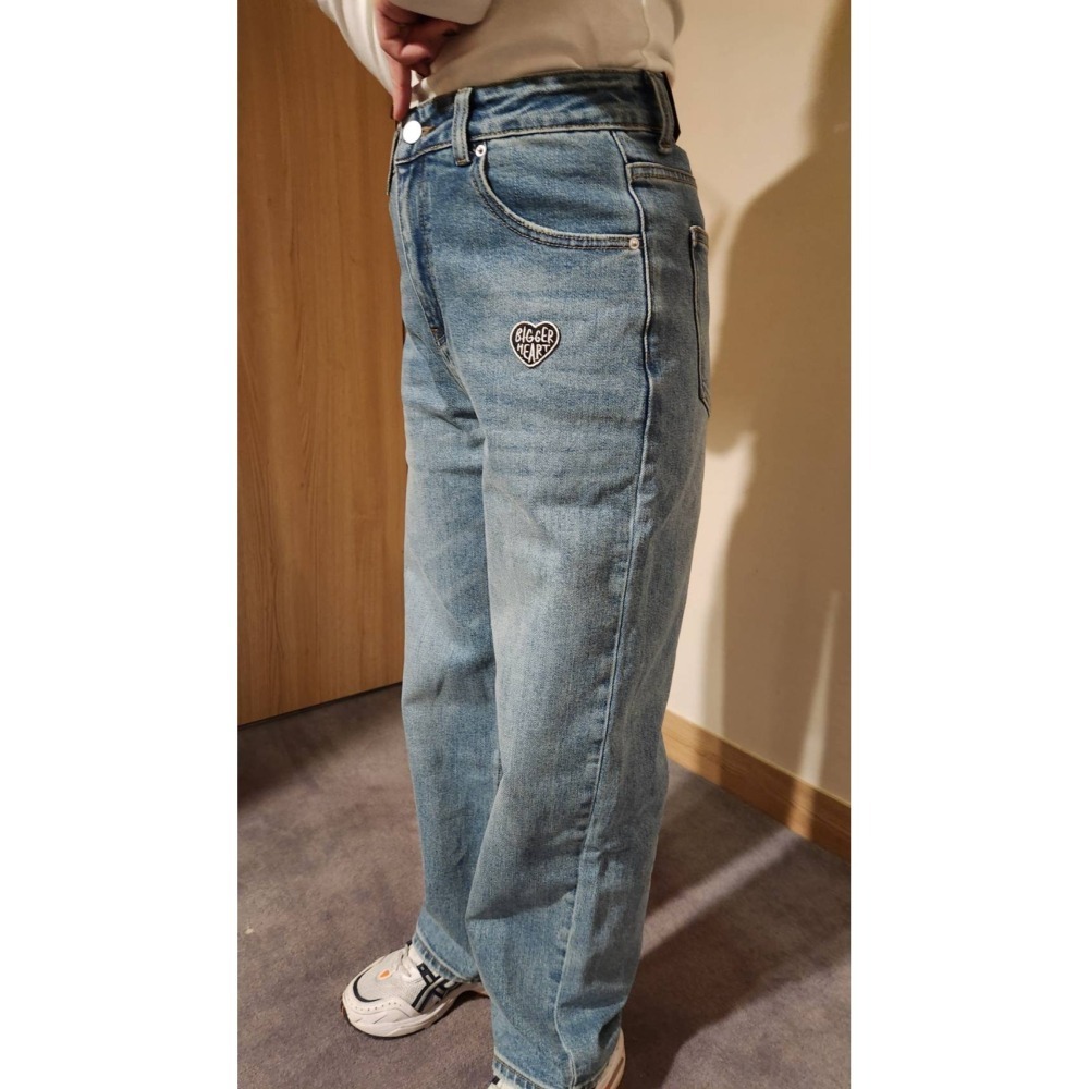 正韓 愛心刺繡直筒牛仔褲 M現貨-細節圖6