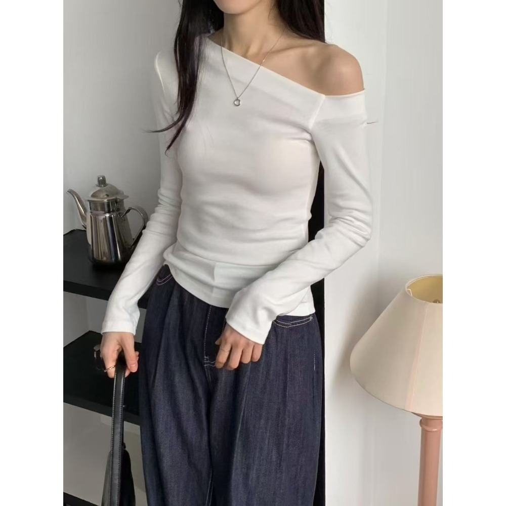 正韓 斜肩露肩合身上衣三色 白/黑現貨-細節圖2