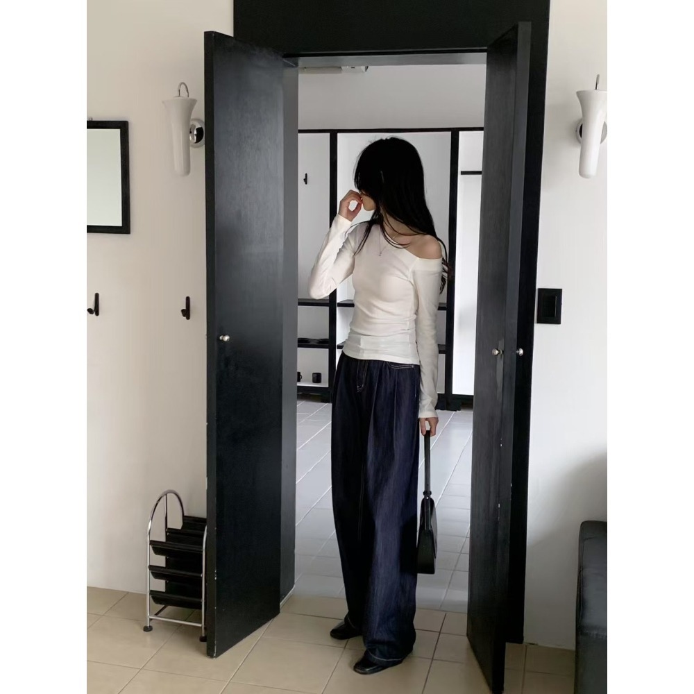 正韓 斜肩露肩合身上衣三色 白/黑現貨-細節圖4