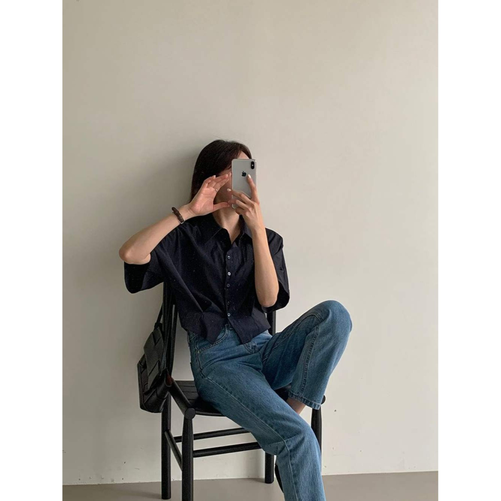 正韓 小領子下擺收束造型短袖襯衫 米/黑 現貨-細節圖2