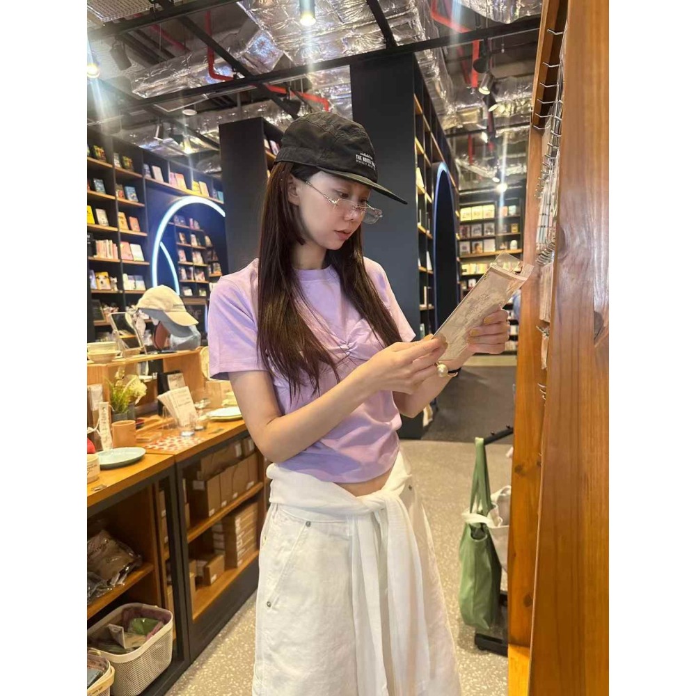 正韓 胸口造型合身短袖T恤 紫 現貨-細節圖4