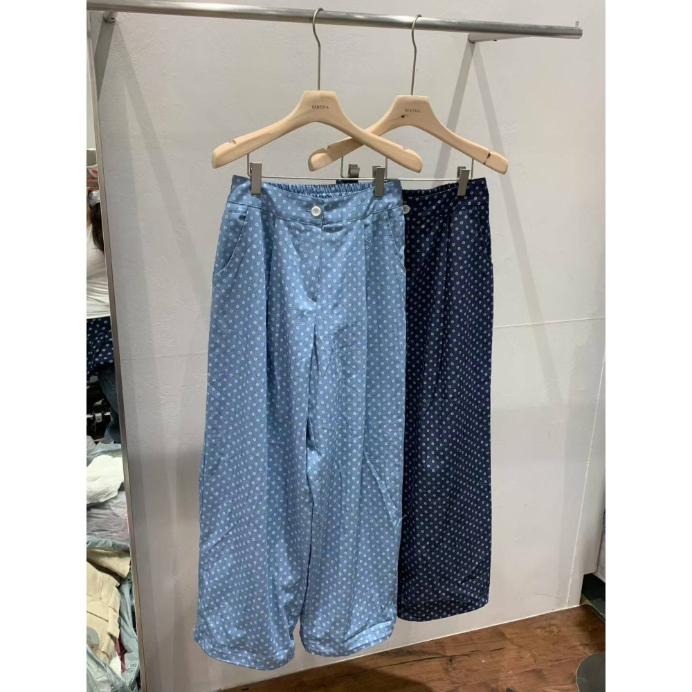 正韓 小雛菊後腰鬆緊牛仔褲 淺藍 現貨-細節圖9