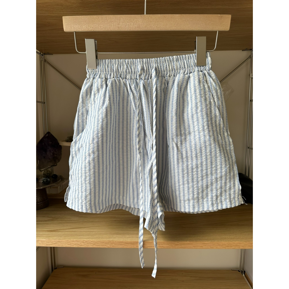 正韓 緹花休閒短褲 白色 現貨-細節圖2