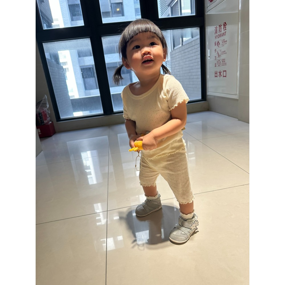 正韓童裝 木耳邊透氣純棉馬卡龍純色套裝 現貨-細節圖2