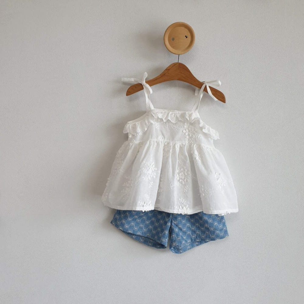 正韓童裝 花花刺繡淺藍牛仔短褲 90 現貨-細節圖6