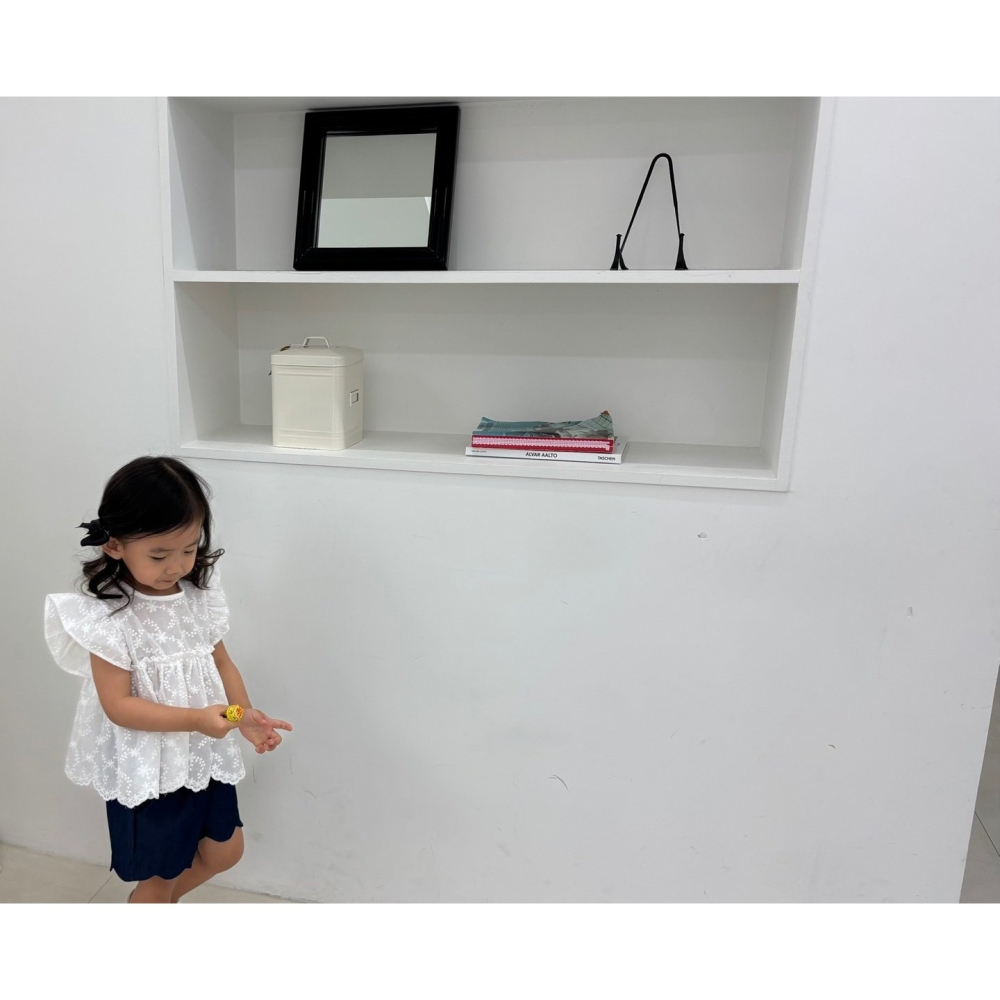 正韓童裝 下擺花瓣深藍牛仔短褲 M 現貨-細節圖3