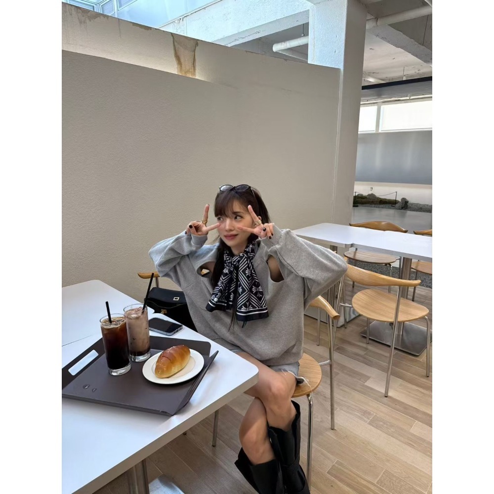 正韓 挖肩造型大學T恤 黑色 現貨-細節圖4