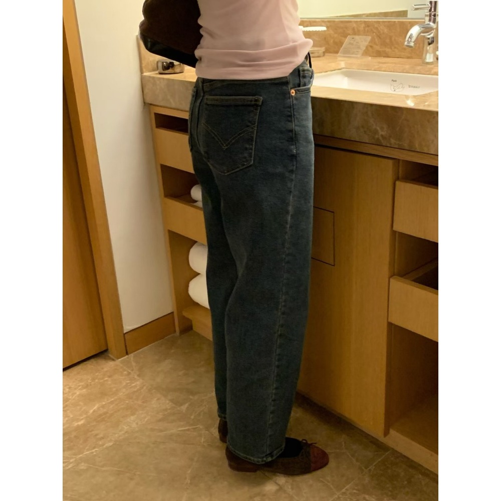 正韓 直筒錐形牛仔褲 預購-細節圖3