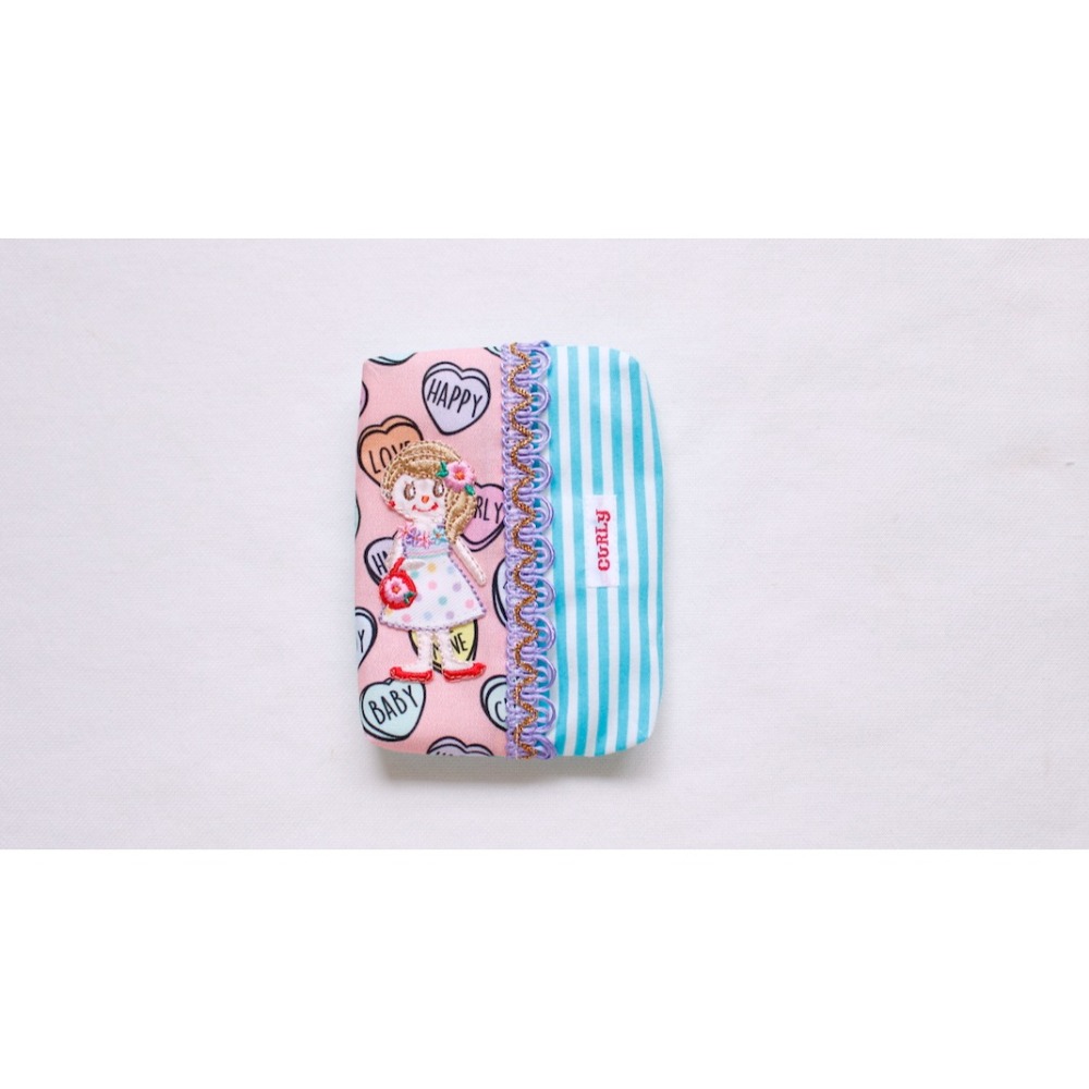 日本 Curly Collection 刺繡精緻拼布旁分長髮女孩面紙包 現貨-細節圖4
